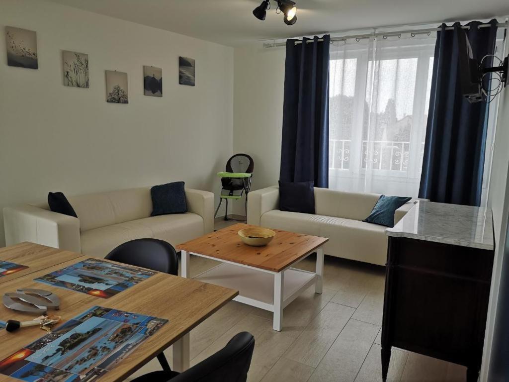 אסנלס Place Alexandre Stanier Apt N 7 Avec Terrasse מראה חיצוני תמונה