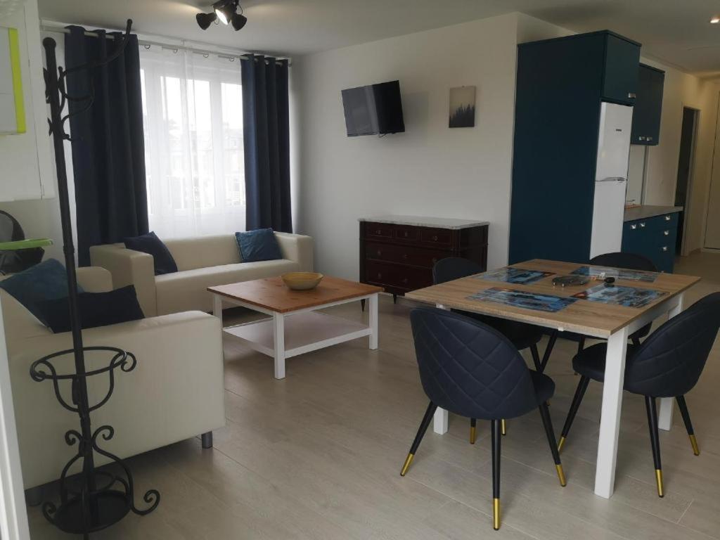 אסנלס Place Alexandre Stanier Apt N 7 Avec Terrasse מראה חיצוני תמונה